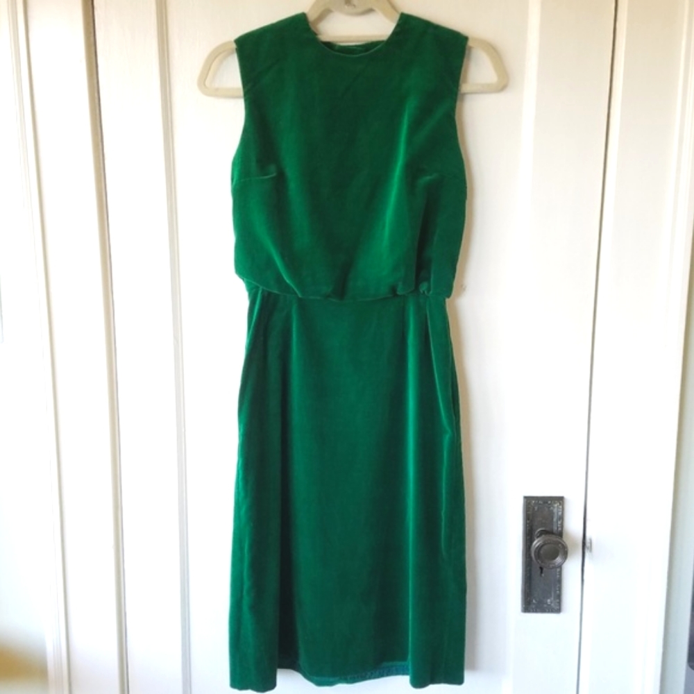 VINTAGE 1940s emerald green velvet dress, button back, holiday, size small